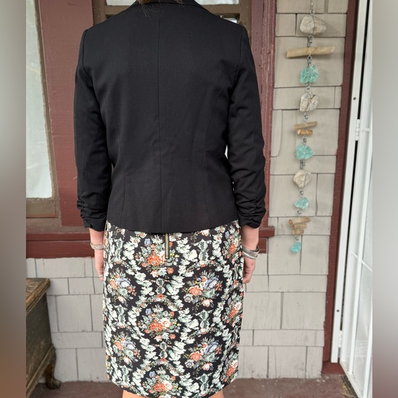 Jacket - Picture 2 of 9